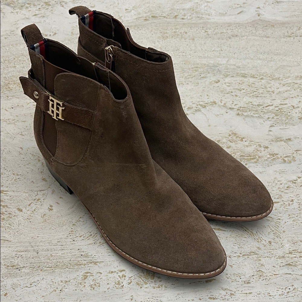 Tommy Hilfiger women’s brown ankle boots size 8